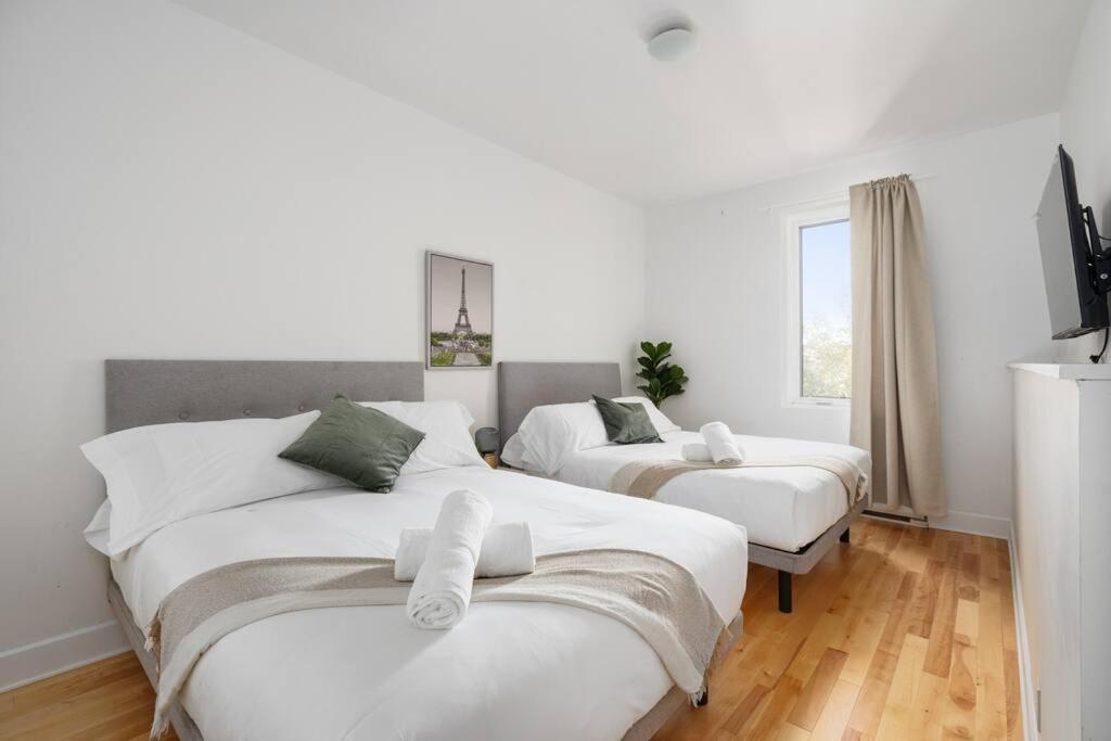 Chic Mile-End 3Br Getaway - Free Parking, Sleeps 8 Apartamento Montréal Exterior foto