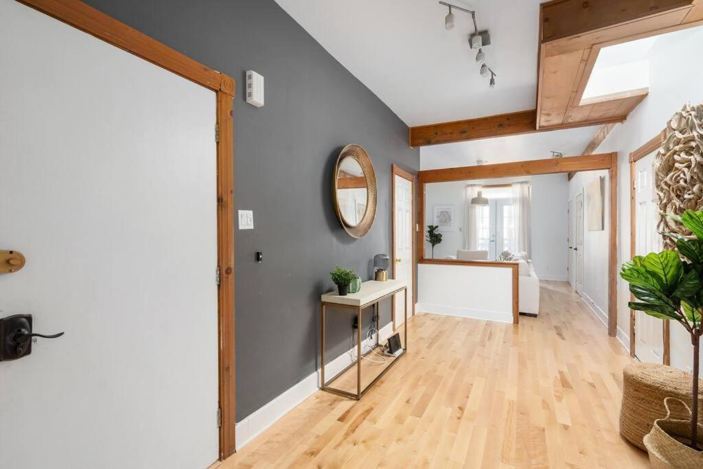 Chic Mile-End 3Br Getaway - Free Parking, Sleeps 8 Apartamento Montréal Exterior foto