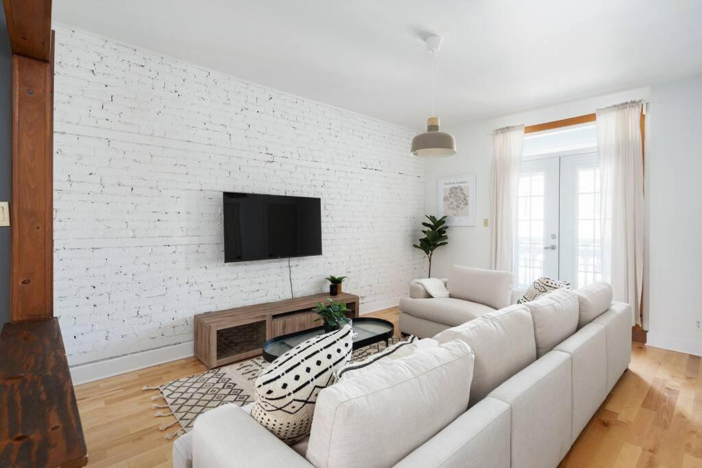 Chic Mile-End 3Br Getaway - Free Parking, Sleeps 8 Apartamento Montréal Exterior foto